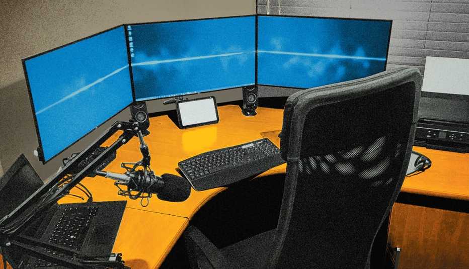 jim brownings workstation at his home